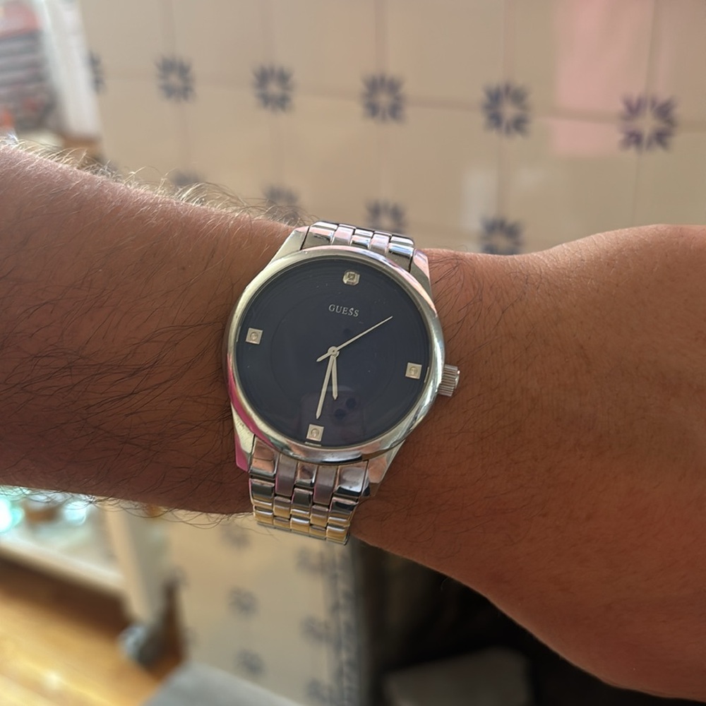 Men’s Guess Watch - Picture 3 of 3